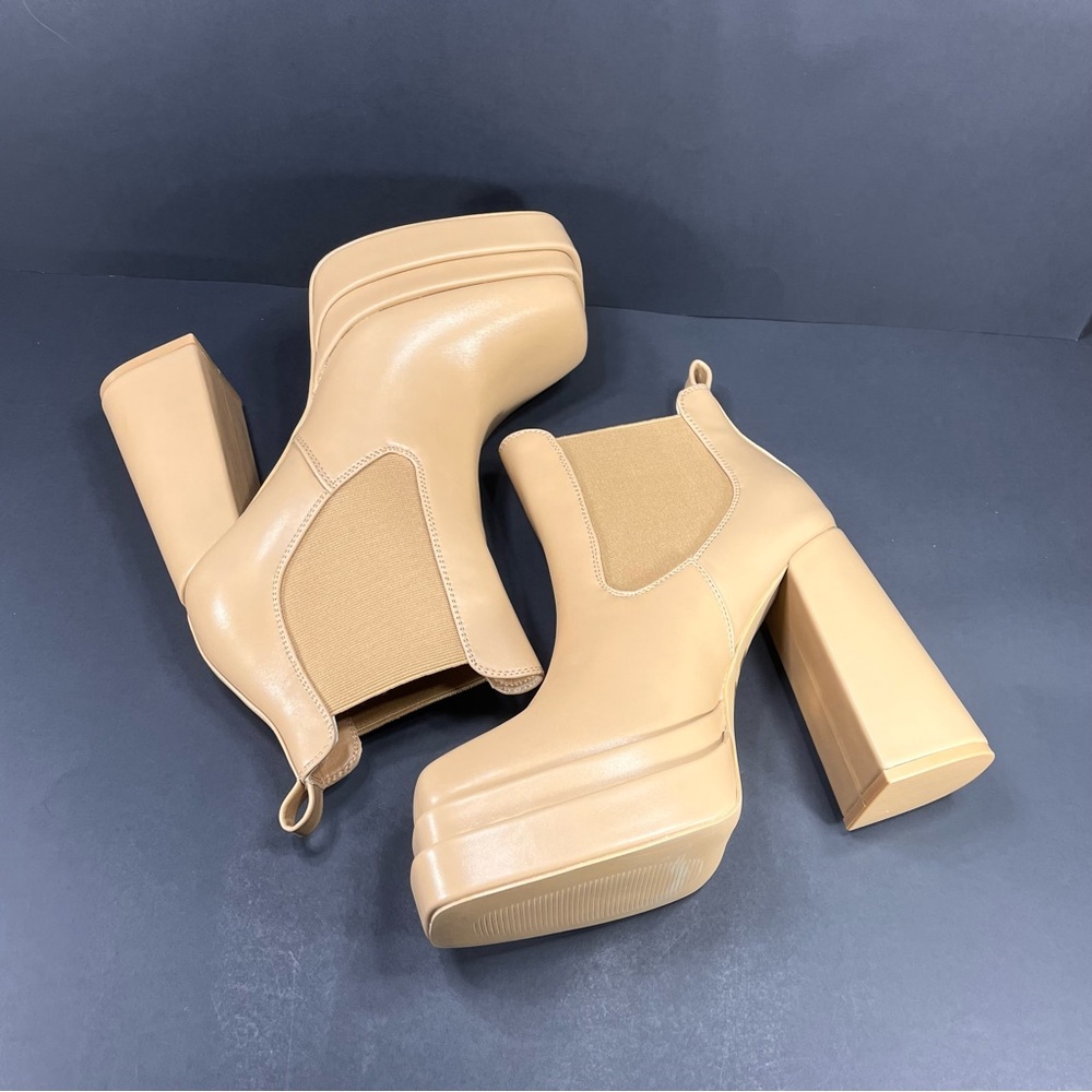Chunky Platform Chelsea Boots Block heels Nude Tan size 8.5 new in box